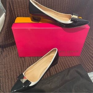 Kate Spade Black Patent Flat Shoe with Gold Accent s6.5